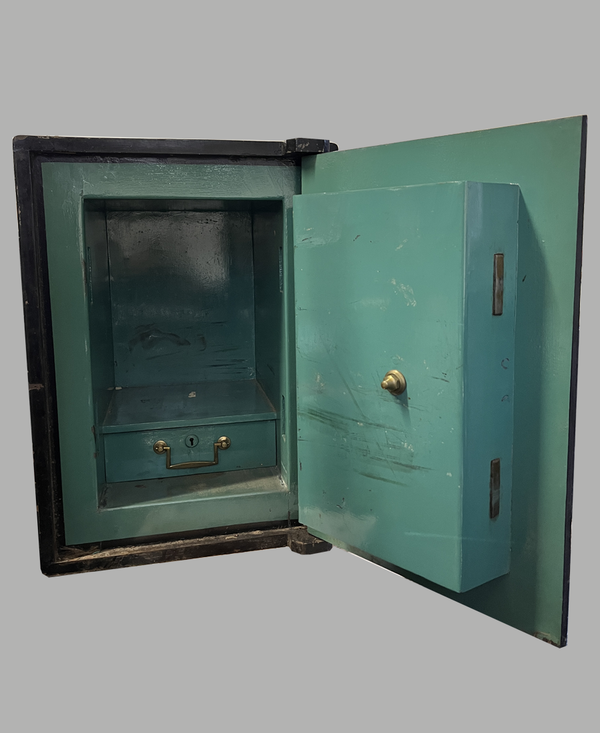 Whitfields Safe and Door 042